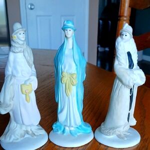 3PC Stylish Ladies Figurines. Porclain